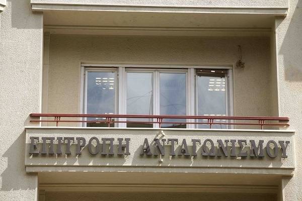 Εξετάζεται η παράταση της δέσμευσης ΔΕΛΤΑ-ΜΕΒΓΑΛ για τις αγορές γάλατος