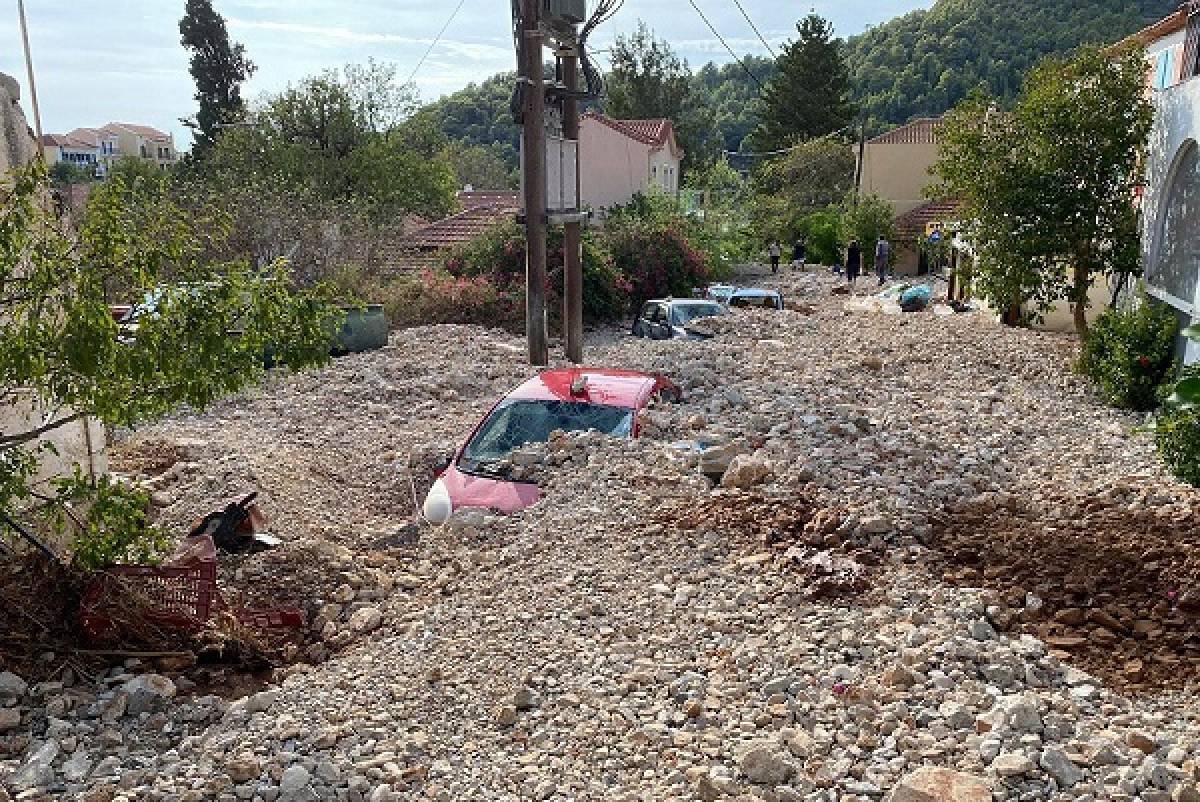 Τραγωδία λόγω της κακοκαιρίας: Ανασύρθηκε σορός γυναίκας στην Σκοτίνα Πιερίας