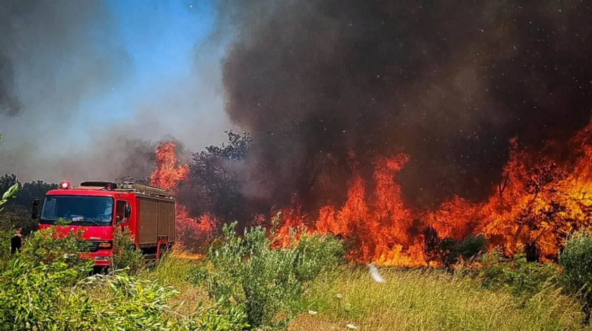 Πολύ υψηλός κίνδυνος πυρκαγιάς αύριο (15/7) σε πέντε περιφέρειες