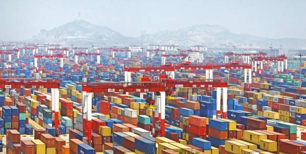 Μειώθηκε ο όγκος εμπορευματοκιβωτίων στα μεγάλα κινέζικα λιμάνια τον Οκτώβριο