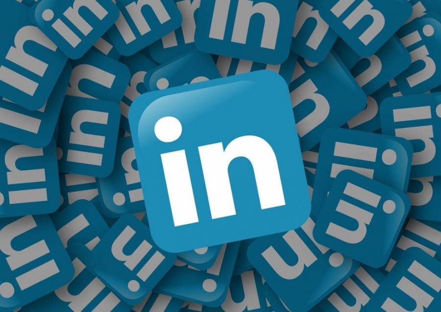 Και το LinkedIn εξετάζει «περιορισμό» του Τραμπ