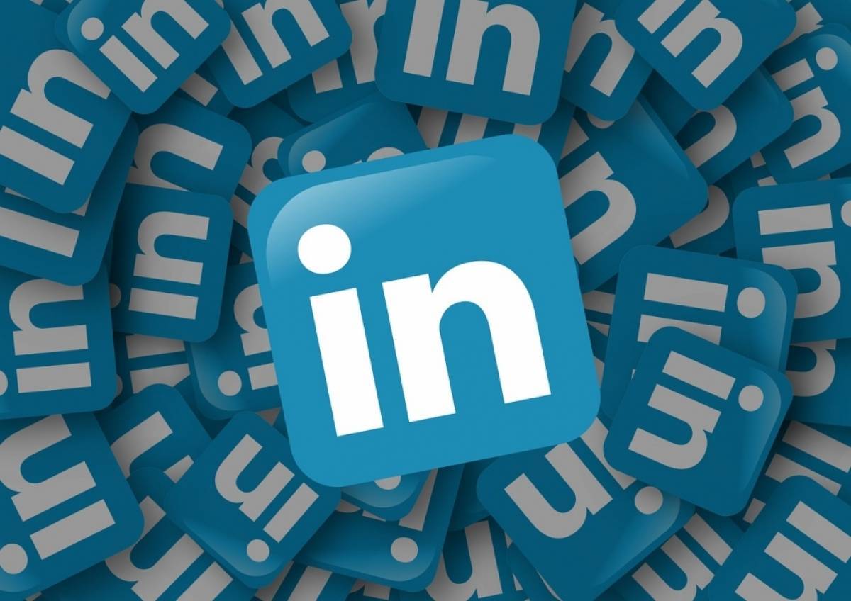 Και το LinkedIn εξετάζει «περιορισμό» του Τραμπ