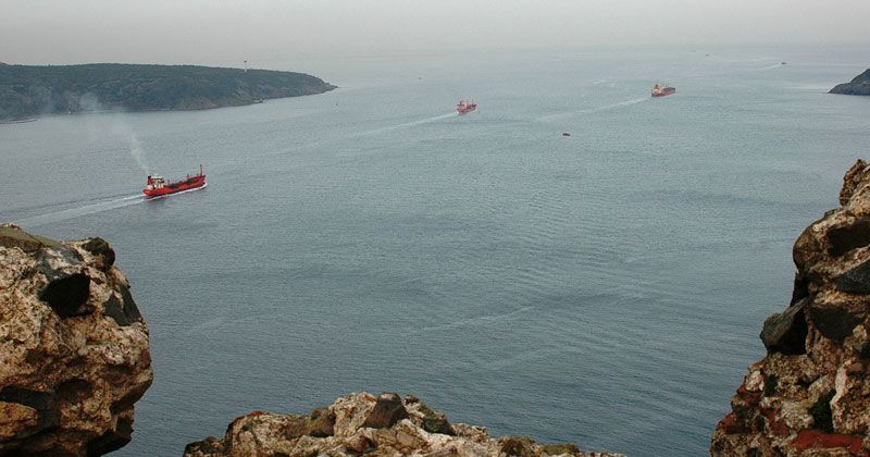 Τουρκία: Δεν επιτρέπει σε ρωσικά πλοία να περάσουν τον Βόσπορο