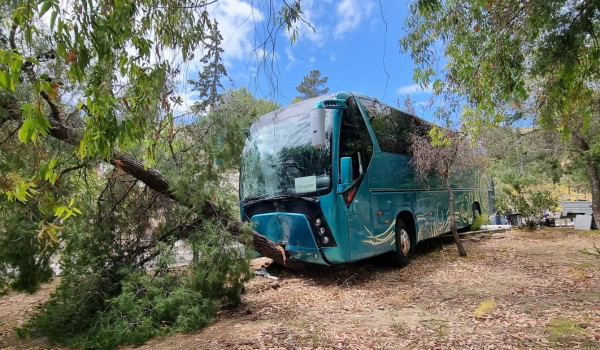 Αίγινα: Τροχαίο με σχολικό λεωφορείο- Τραυματίστηκαν μαθήτριες