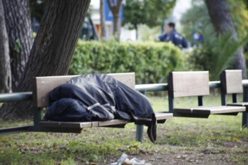 Ανοιχτοί από την Παρασκευή τρεις σταθμοί του μετρό για αστέγους