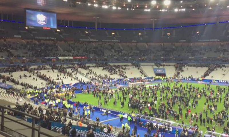Παρίσι-Μακελειό: Η στιγμή της έκρηξης στο Stade De France (βίντεο)