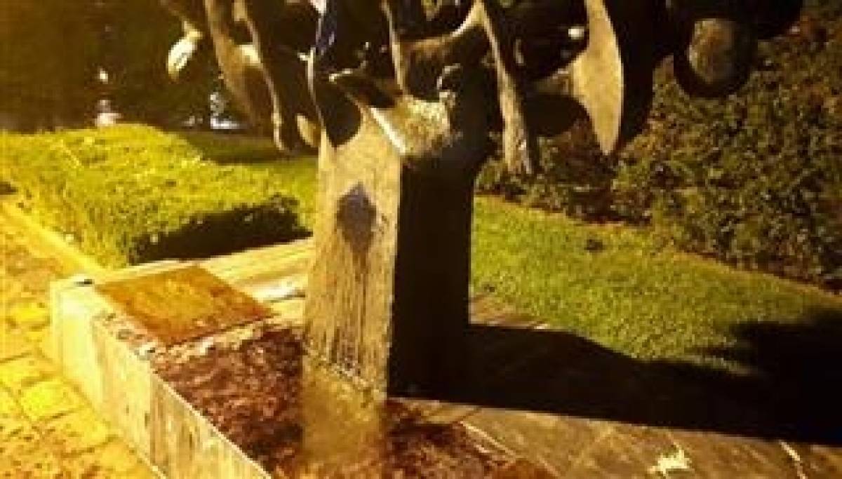 Θεσσαλονίκη: Άγνωστοι πέταξαν μπογιές στο Μνημείο του Ολοκαυτώματος