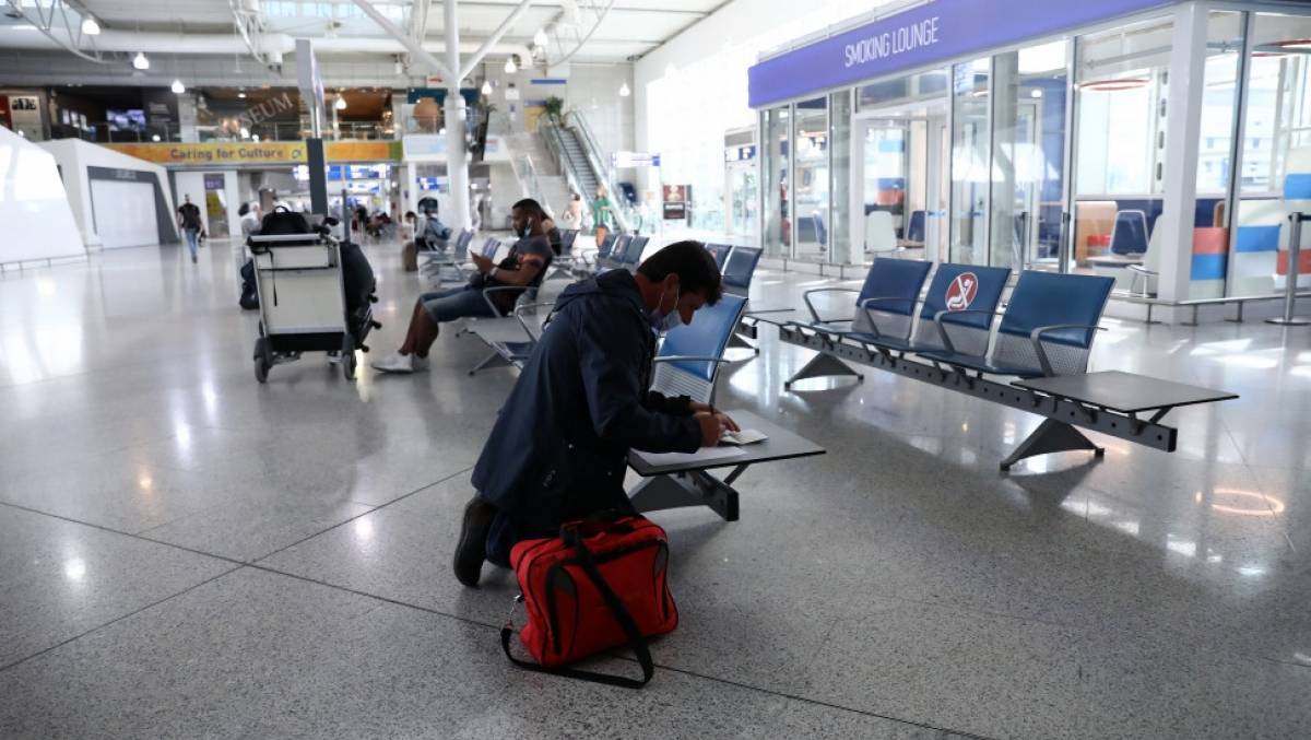 Βρετανία: Υποχρεωτική καραντίνα στους ταξιδιώτες από την Ελλάδα