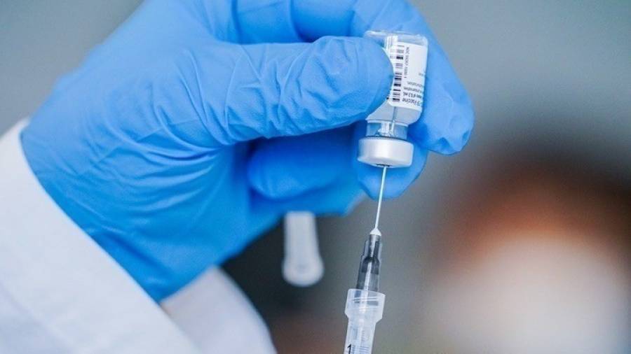 Κυβέρνηση:Σκέψεις για υποχρεωτικότητα τρίτης δόσης και διπλή μάσκα στα Μέσα