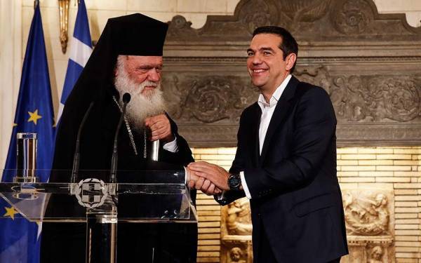 Δημοσκόπηση: Το 59% δεν θέλει τους ιερείς δημοσίους υπαλλήλους