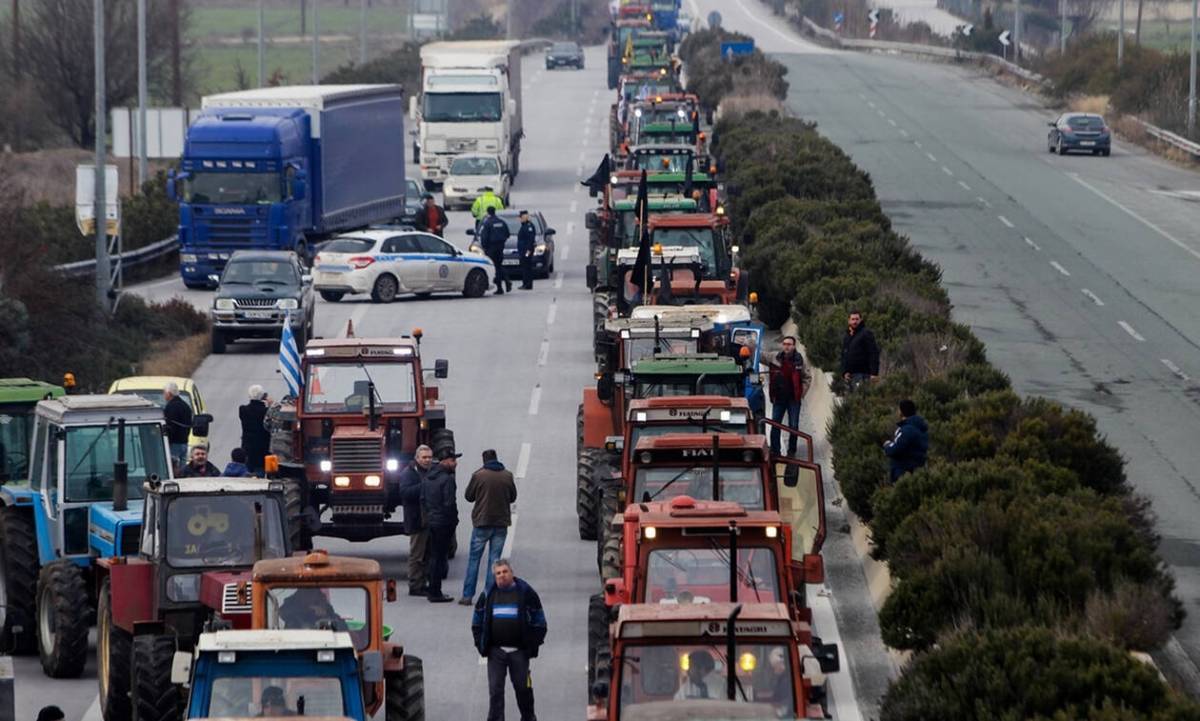 Νέο μπλόκο αγροτών στην εθνική οδό Θεσσαλονίκης - Καβάλας