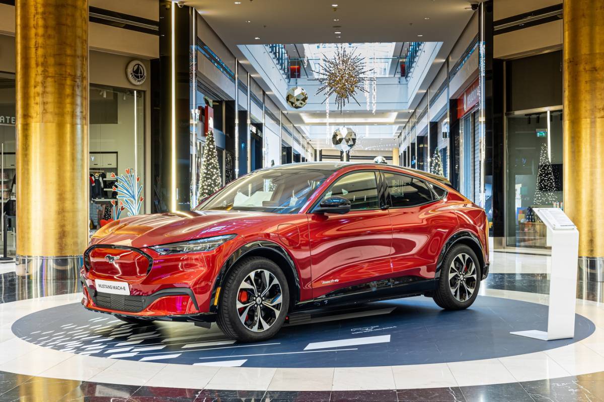 Η νέα Ford Mustang Mach-E δίνει το «παρών» στο «Golden Hall»