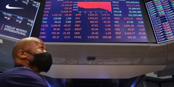 Σε ελεύθερη πτώση η Wall Street- Νέο χαμηλό δύο ετών