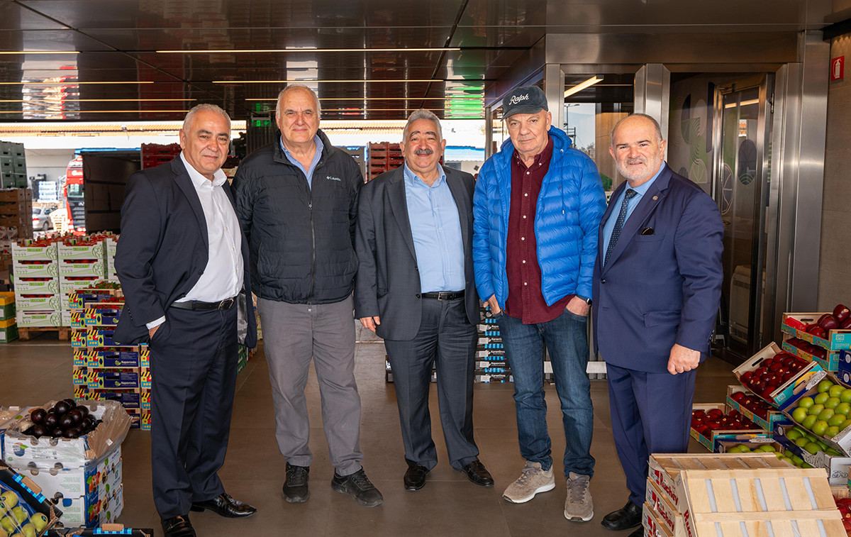 Επίσκεψη Χατζηθεοδοσίου στην Κεντρική Λαχαναγορά Αθηνών: Ανεβασμένοι τζίροι, μικρότερες ποσότητες