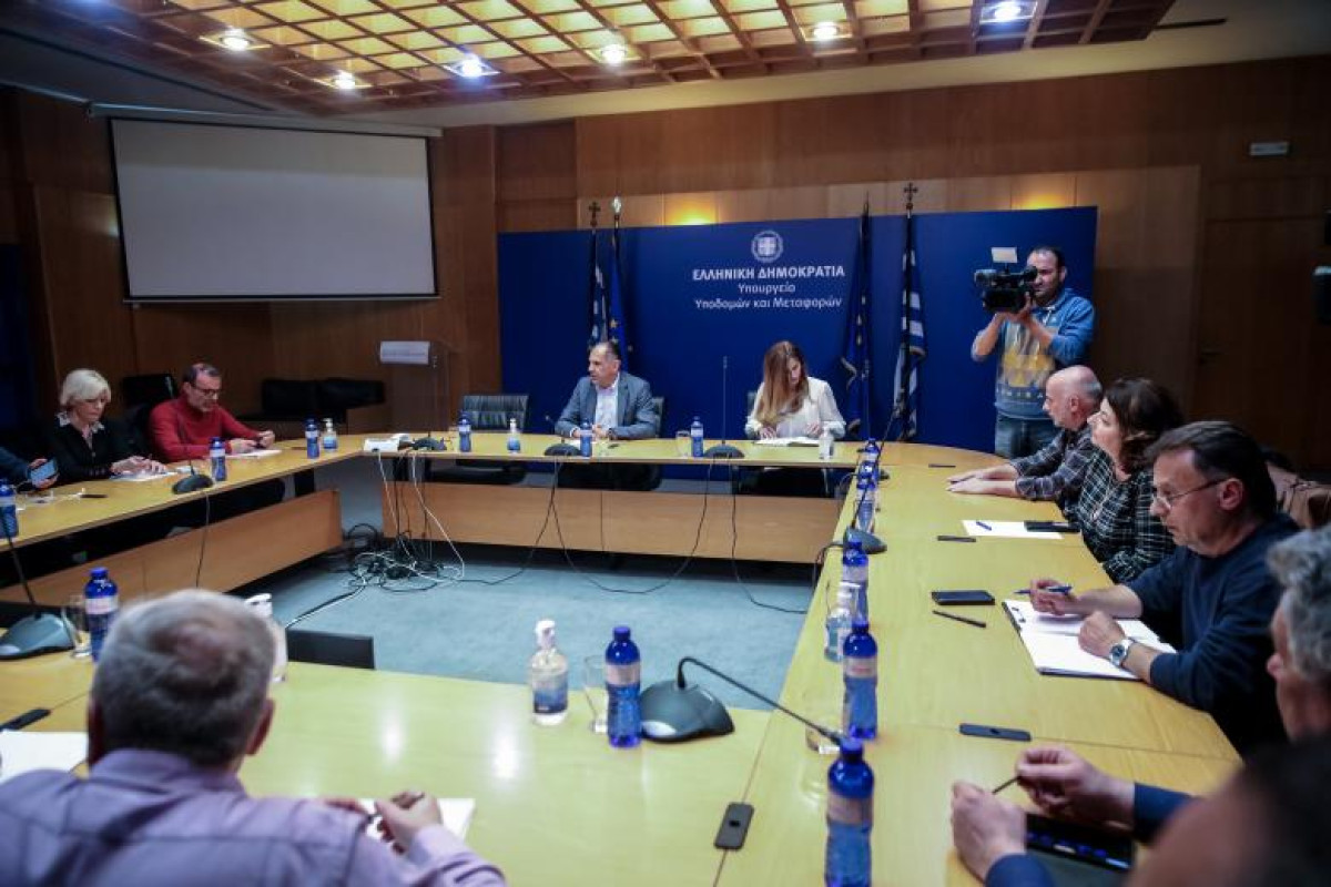 Εποικοδομητική η συζήτηση Γεραπετρίτη-ΠΟΣ: Οι προτάσεις των σωματείων