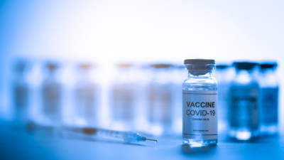 Κορονοϊός: Στις αρχές Οκτωβρίου το νέο επικαιροποιημένο εμβόλιο