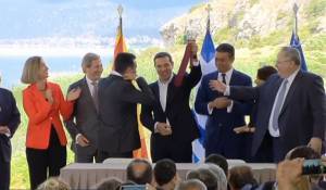Κι άλλη γραβάτα δώρο στον Αλέξη