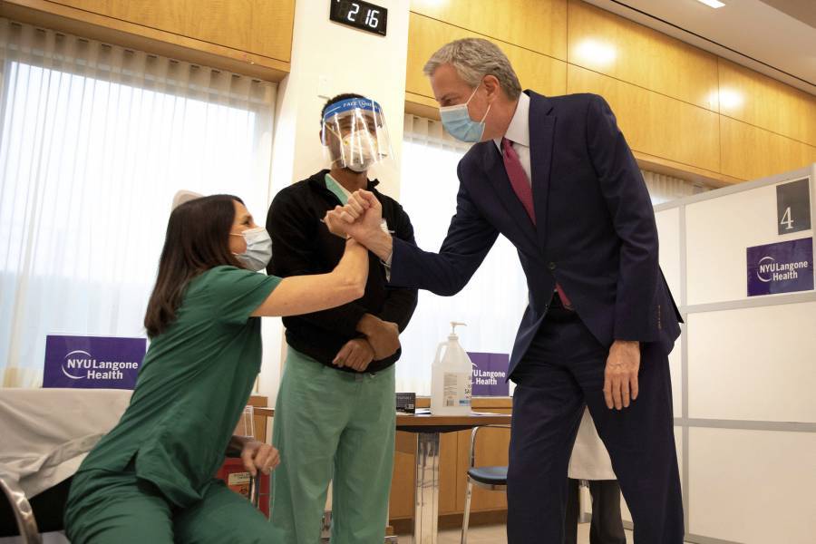 ΗΠΑ: Μεγάλες εταιρείες θα μπορούν να αναλαμβάνουν εμβολιασμούς
