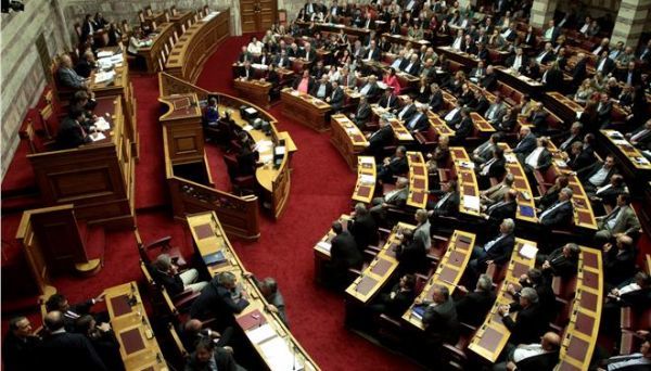 Τρία προβλήματα και ένα Σύμφωνο που μπορούν να "βραχυκυκλώσουν" την κυβέρνηση