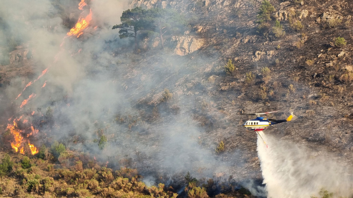 Πυρκαγιά στην Πρέβεζα: Ήχησε 112-Παραμένει το πύρινο μέτωπο στον Όλυμπο