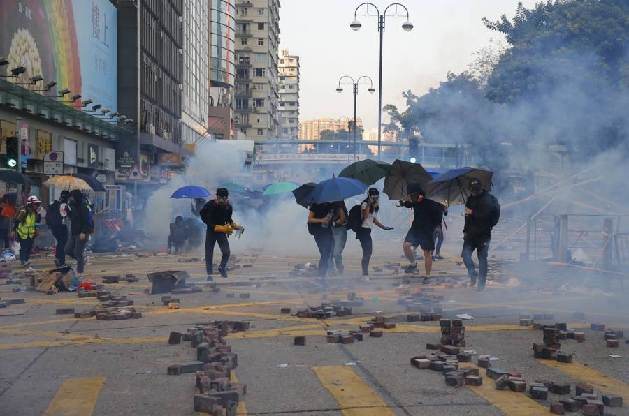 Παραμονή Χριστουγέννων με διαδηλώσεις και τραυματισμούς στο Χονγκ Κονγκ