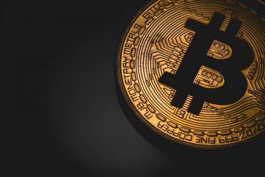 «Απογειώθηκε» πάνω από τα 16.000 δολάρια το Bitcoin