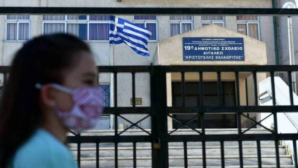 Άνοιγμα σχολείων στις 14/9: Οι αντιδράσεις των κομμάτων