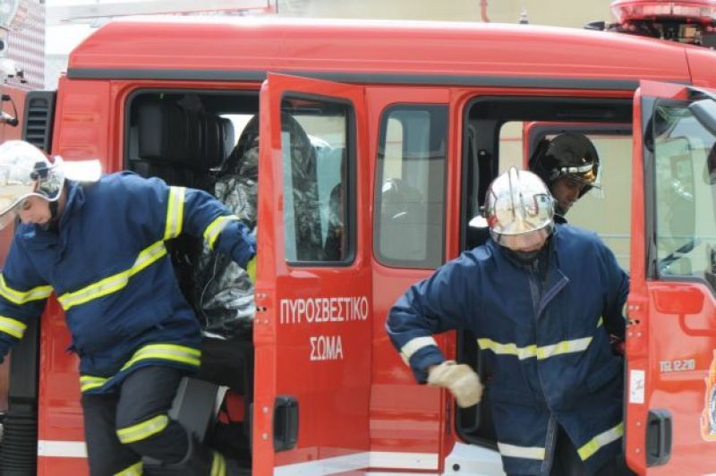 Φωτιά στην εφορία στα Εξάρχεια-Σώοι οι εργαζόμενοι