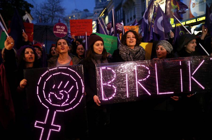 Διαδηλώσεις στην Κωνσταντινούπολη για τη βία σε βάρος των γυναικών