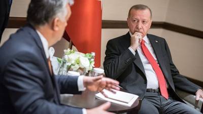 Ερντογάν: Επιμένει στην πολεμική ρητορική- «Όχι» στη διεθνή ασφαλή ζώνη