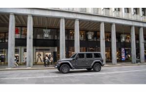 To Jeep® Wrangler 4xe πρωτοστατεί στις δοκιμές των τεχνολογιών συνδεσιμότητας 5G για την οδική ασφάλεια