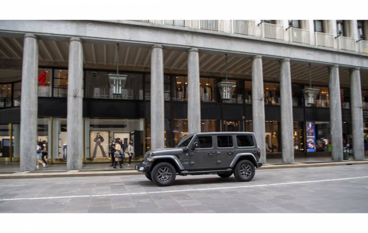 To Jeep® Wrangler 4xe πρωτοστατεί στις δοκιμές των τεχνολογιών συνδεσιμότητας 5G για την οδική ασφάλεια