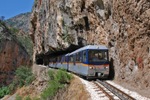 Τεχνικό πρόβλημα στον Οδοντωτό - Με εφεδρικό συρμό επέστρεψαν οι 101 επιβάτες στο Διακοπτό