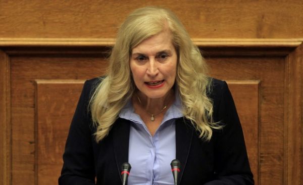 Η Αυλωνίτου, η… «Χάζενπλαστ» και το παράλληλο σύμπαν του ΣΥΡΙΖΑ