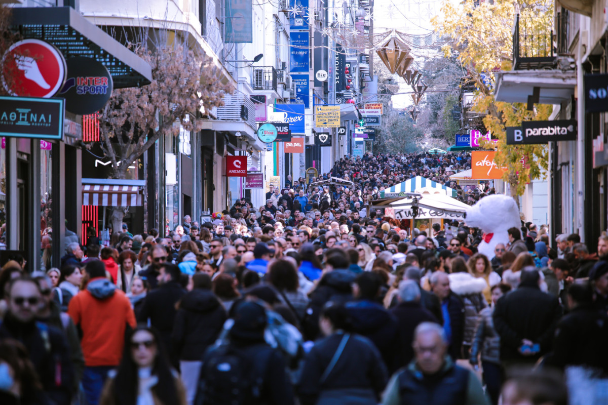 Πασχαλινός «πυρετός» σε αγορά και δρόμους: Διευρυμένο ωράριο και αυξημένα μέτρα της Τροχαίας