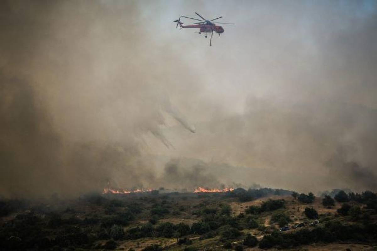 Σε ύφεση τα πύρινα μέτωπα Σάμου και Κυθήρων