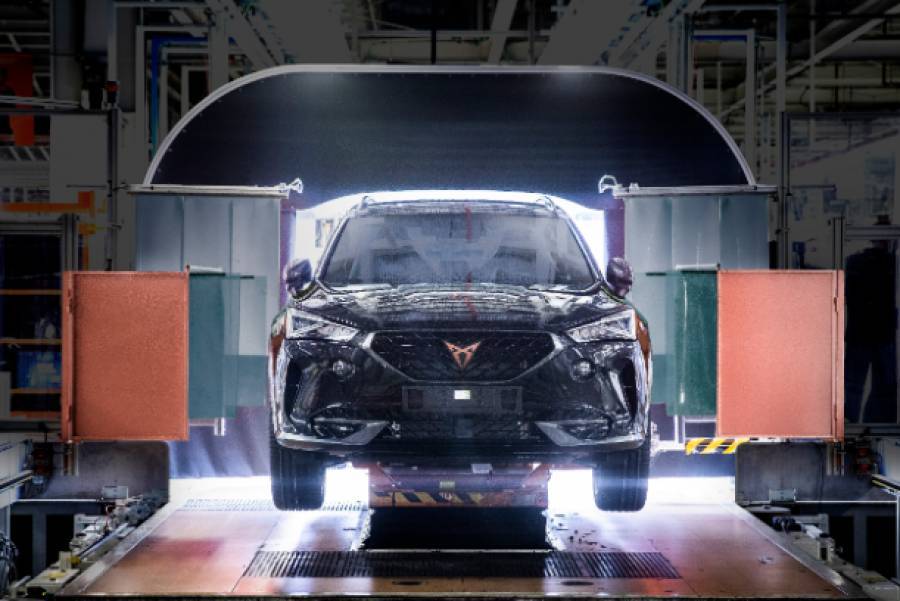 H CUPRA ενισχύει τον εξηλεκτρισμό της και ξεκινά την παραγωγή του Formentor e-HYBRID