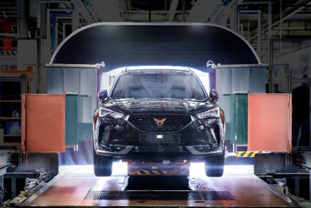 H CUPRA ενισχύει τον εξηλεκτρισμό της και ξεκινά την παραγωγή του Formentor e-HYBRID