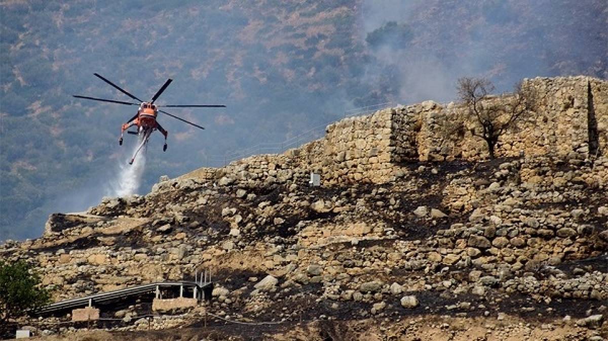 Μυκήνες: Στον αρχαιολογικό χώρο η πυρκαγιά χωρίς να απειλεί