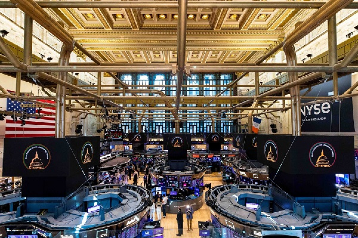 Διπλό ιστορικό υψηλό στην Wall Street