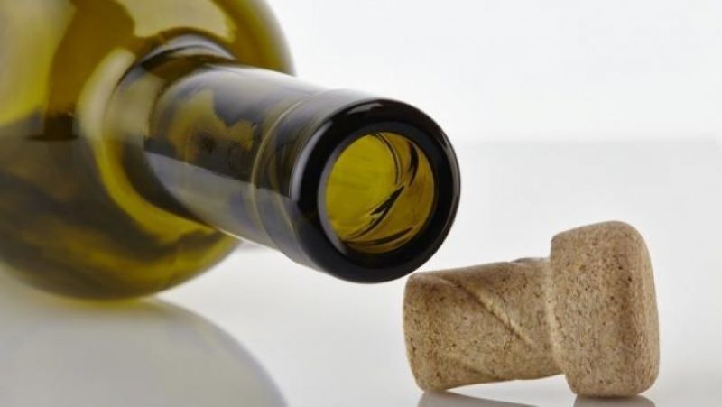 Πώς να ανοίξετε ένα μπουκάλι χωρίς ανοιχτήρι