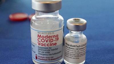 Η FDA προτείνει αναμνηστικό εμβολιασμό με τη μισή δόση mRNA