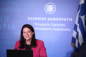Κεραμέως για νέο νομοσχέδιο: Ο μισθός να εξαρτάται από τη δουλειά, όχι από το φύλο