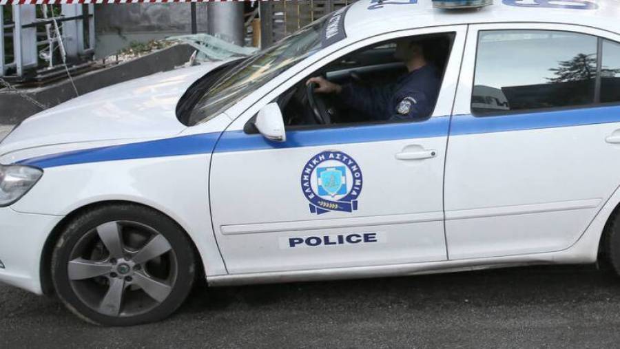 Πέντε συλλήψεις σε στέκι παράνομου τζόγου στην Αθήνα