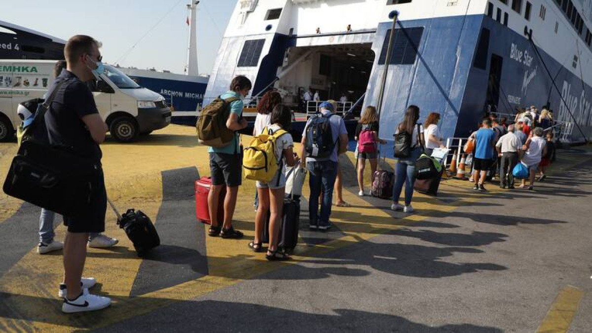 ΠΑΣΟΚ: Επίθεση στην κυβέρνηση για τις υψηλές τιμές των ακτοπλοϊκών