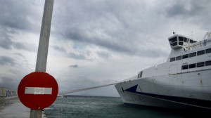 Μετά τις 17:30 ξεκινούν ξανά τα δρομολόγια πλοίων από Πειραιά