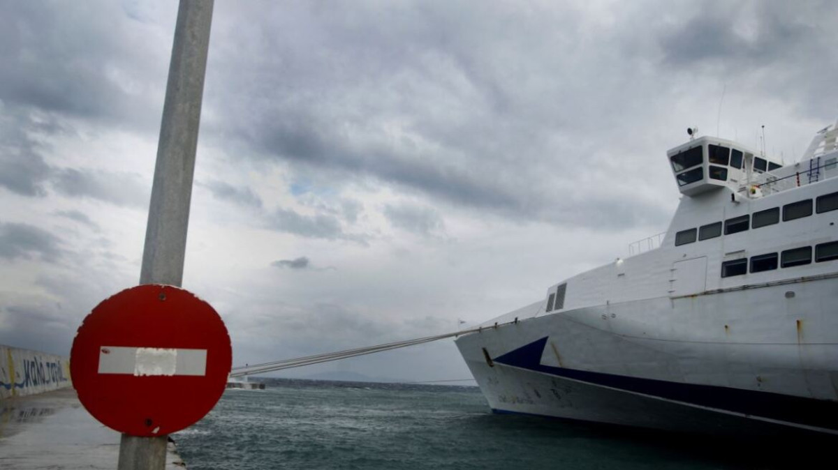 Μετά τις 17:30 ξεκινούν ξανά τα δρομολόγια πλοίων από Πειραιά