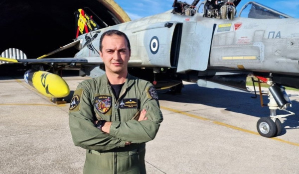 Πτώση Phantom: Το τελευταίο «αντίο» στον σμηναγό, Ευστάθιο Τσιτλακίδη (videos)