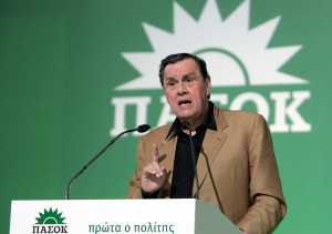Πέθανε ο Θανάσης Τσούρας, ιδρυτικό στέλεχος του ΠΑΣΟΚ