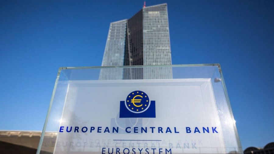 Bloomberg: Τι προβλέπουν οι οικονομολόγοι για τα επιτόκια της ΕΚΤ